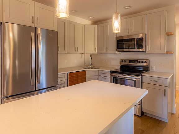 5th image of 84 Clinton St #R