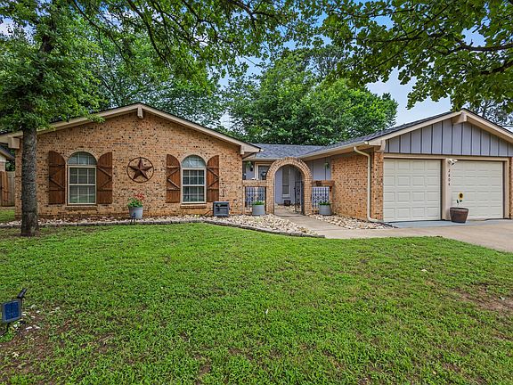 2nd image of 2804 Mintwood Pl