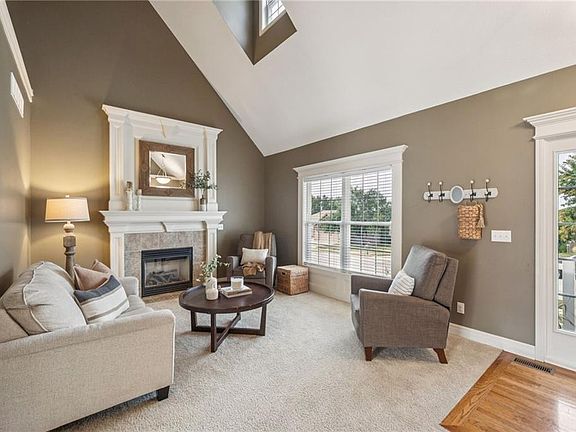 4th image of 905 Crestridge Dr