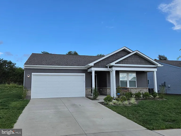 11 Holly Rd — Photo 1