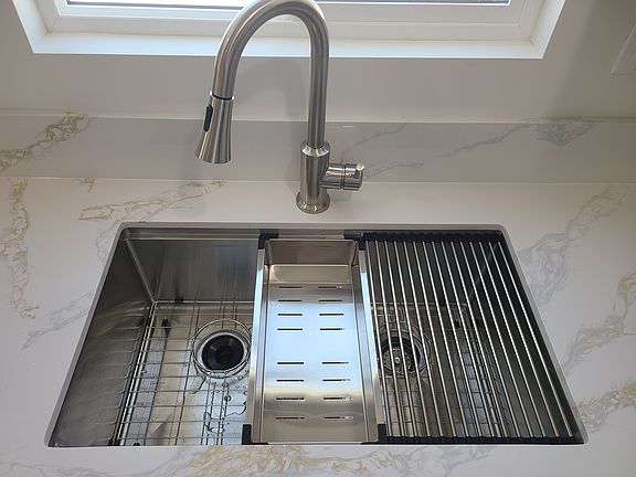 5th image of 1104 E 37th St