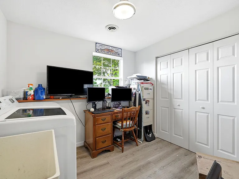 209 Greenwood Rd — Photo 17