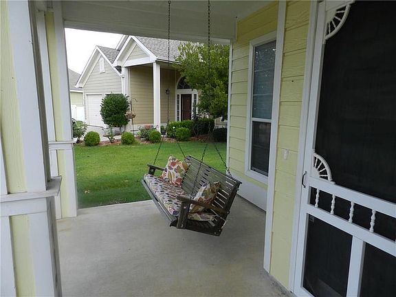 4th image of 9910 Cedarcrest Dr