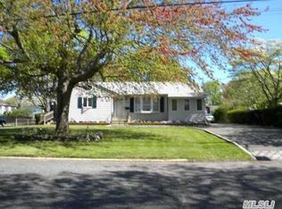 113 Hilary St, West Sayville, NY 11796