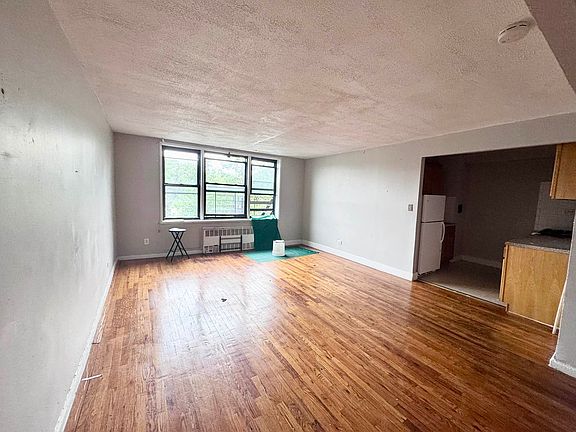 2nd image of 405 E 16th St #3V