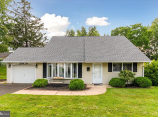 25 Horn Rd, Levittown, PA 19056