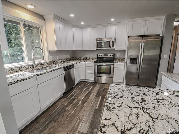 3rd image of 10368 W Horizon Ln SE