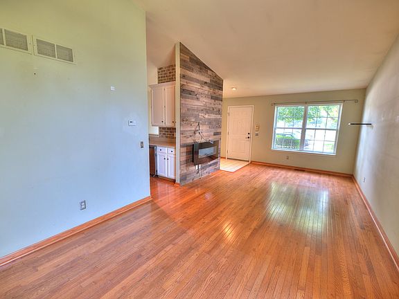 5th image of 1671 Washington Ct