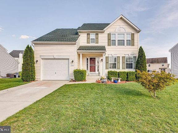 3rd image of 303 Brandenburg Dr