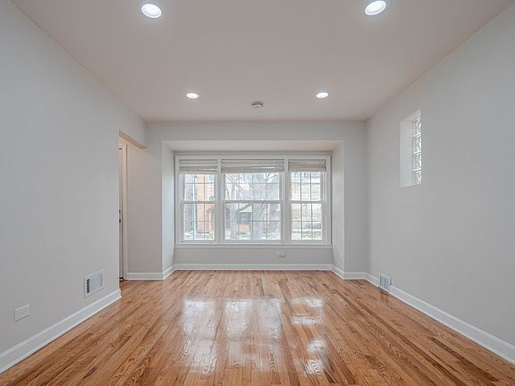 5th image of 2912 N 74th Ave