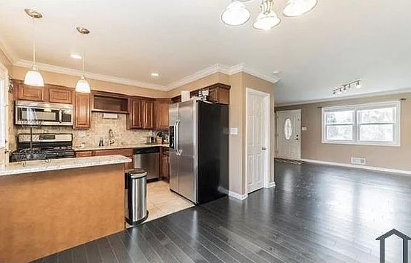 2nd image of 1541 Nicolay Way