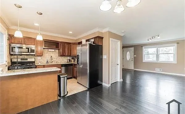 1541 Nicolay Way — Photo 2