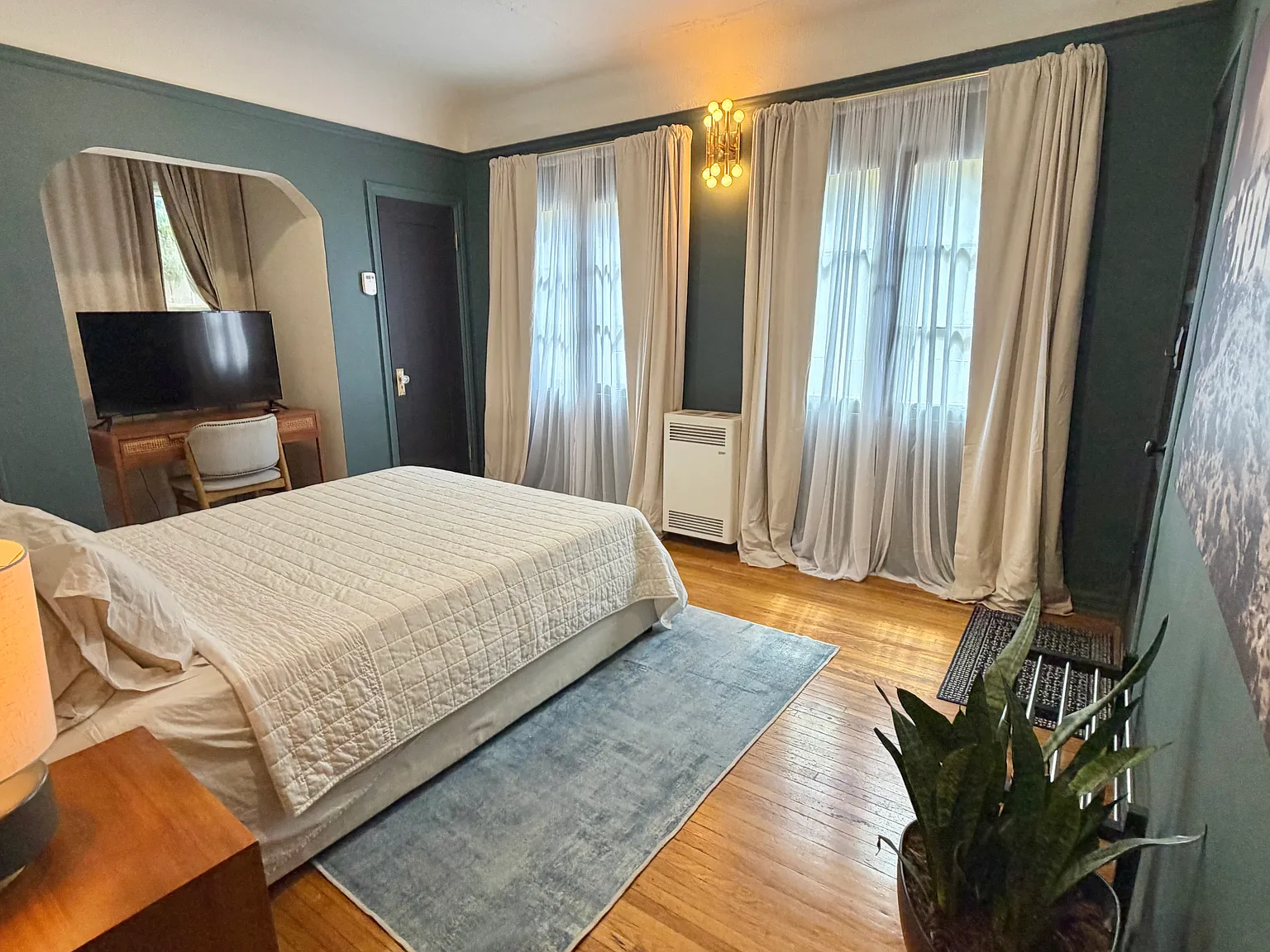 Studio, 300 sqft, $1,895 — Photo 2
