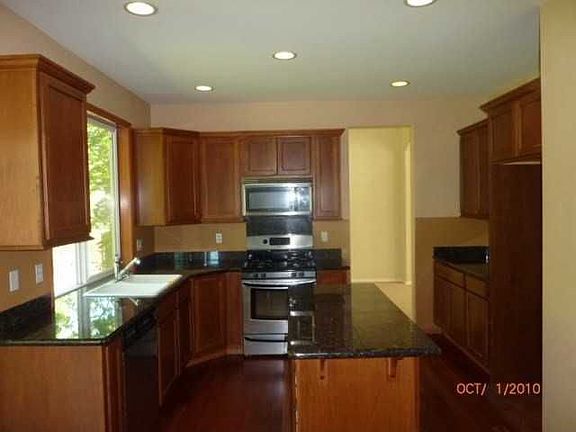 4th image of 10815 29th St NE