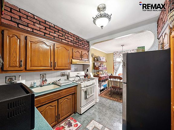 5th image of 1226 E 51st St