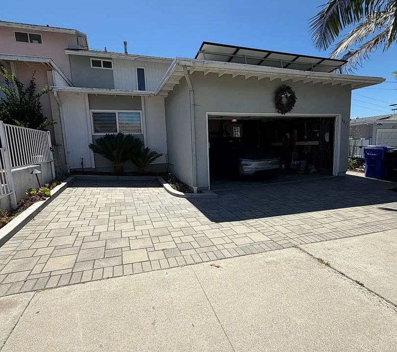 4077 Lake Blvd