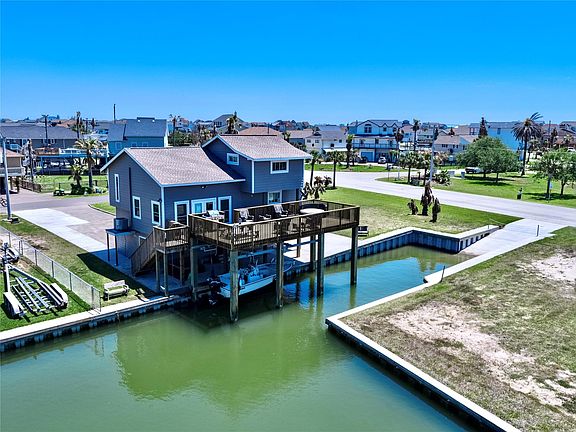 3rd image of 303 Tahiti Rd