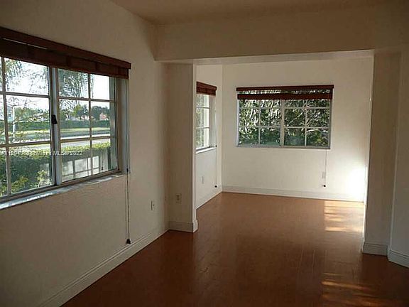 4th image of 2586 Centergate Dr APT 207