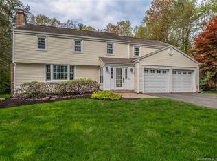 26 Arrowhead Dr, West Simsbury, CT 06092