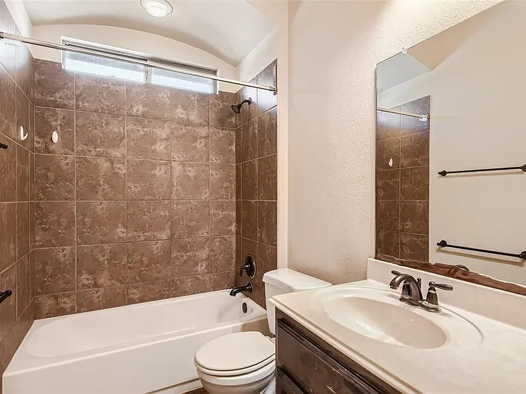 290 Maeves Way — Photo 12