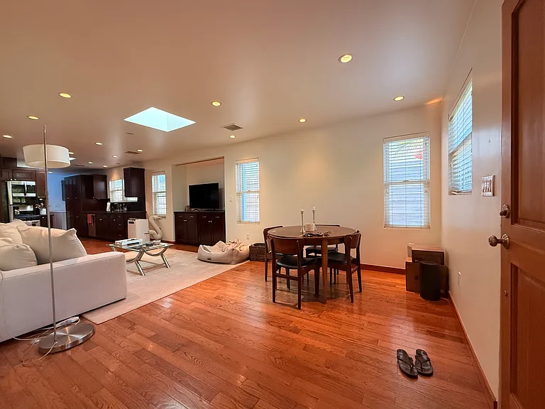 926 California Ave — Photo 5