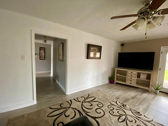4th image of 292 Sugarpine Dr