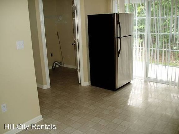 4th image of 806 Middle St #1