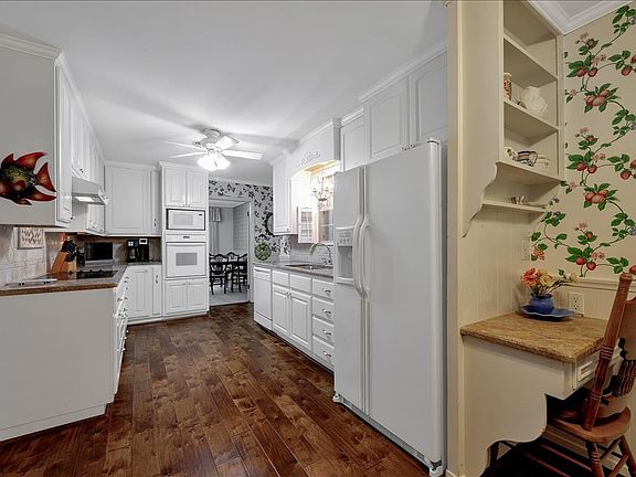 5th image of 906 Northwood Cir