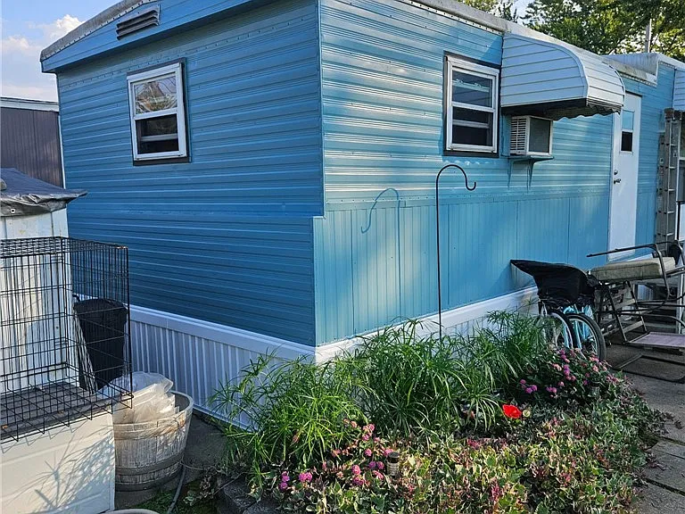 2080 River Rd #15 — Photo 2