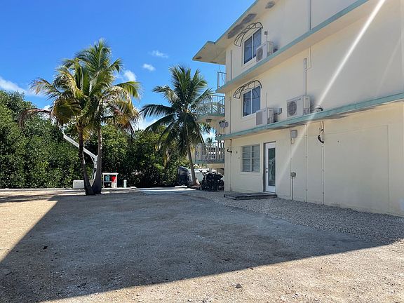 2nd image of 121 Ocean Dr #4
