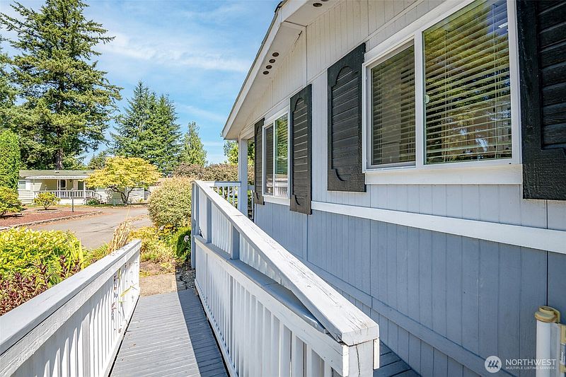 3rd image of 2279 Ventura Avenue #58