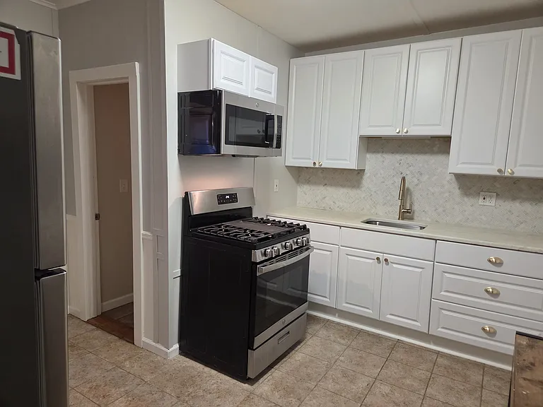 669 Pawling Ave #2 — Photo 14