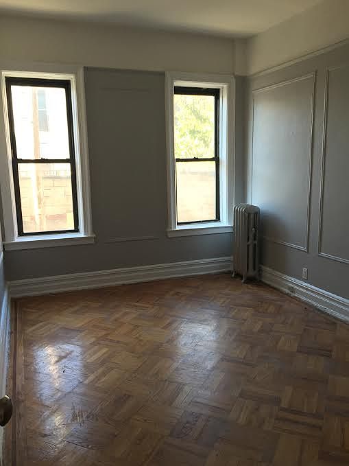 2nd image of 880 47th St APT 1C