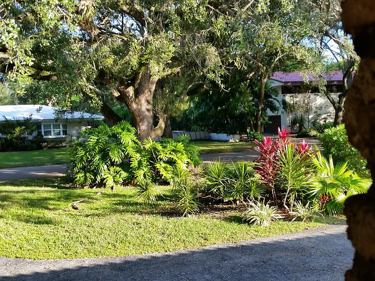 450 Tivoli Ave — Photo 23