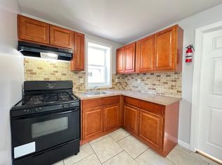 209 4th St #3, Newark, NJ 07107