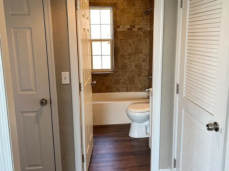 Elm Terrace Apartments — Photo 35