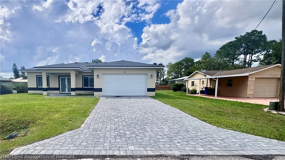 3 bed, 2.0 bath, 1492 sqft, $1,900 — Photo 2