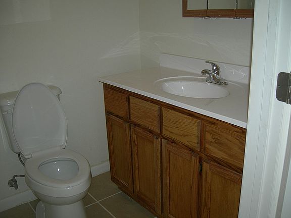 4th image of 818 County Road 482a