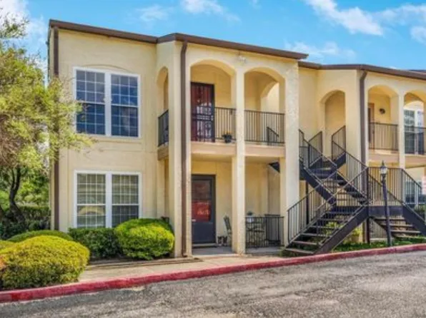 8702 Village Dr, San Antonio, TX