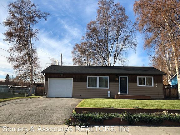 2nd image of 1170 Ivy Dr