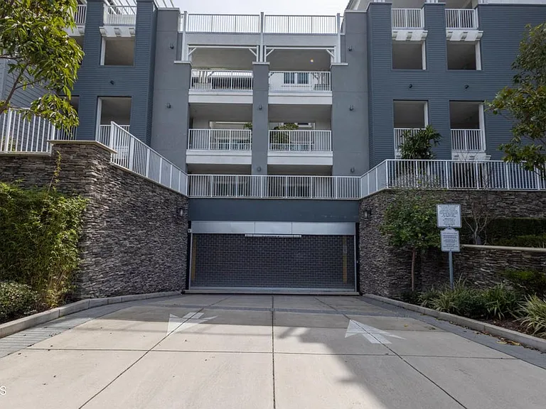 4008 Tradewinds Dr — Photo 36