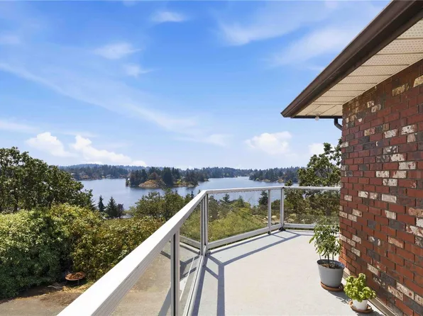 1243 Stancil Ln, View Royal, BC V8Z 1R6