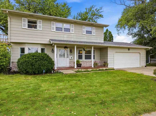 2120 27th St, Marion, IA 52302
