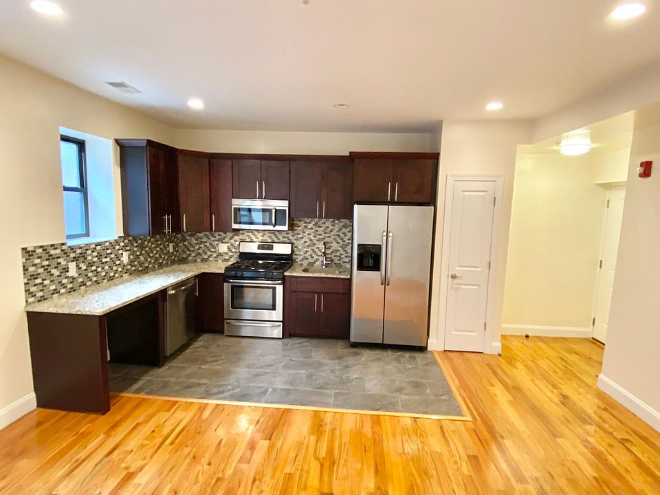 1st image of 93 N Walnut St #303