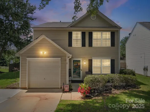 1252 Winding Path Rd, Lake Wylie, SC 29710