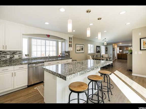 4th image of 4979 S Wallace Ln