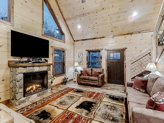 4th image of 1150 Kings Ridge Rd E