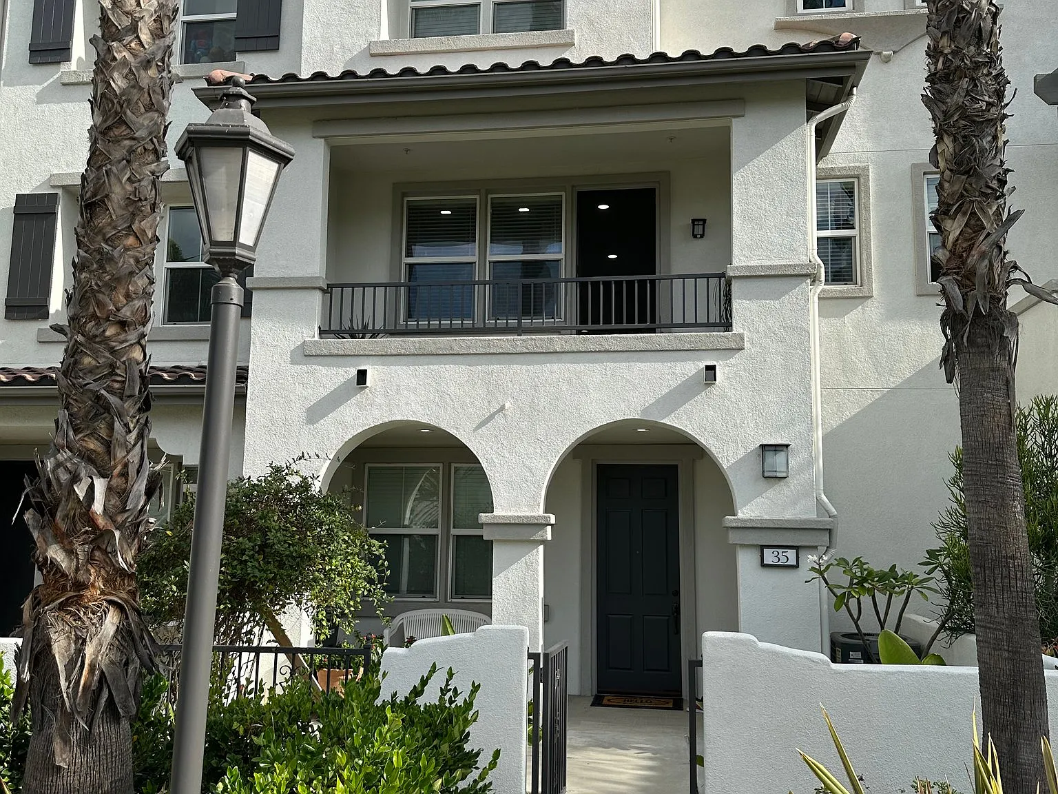 Master Bedroom (on 3rd floor) of townhouse, private bath, garage parking, Gated Community — Photo 1