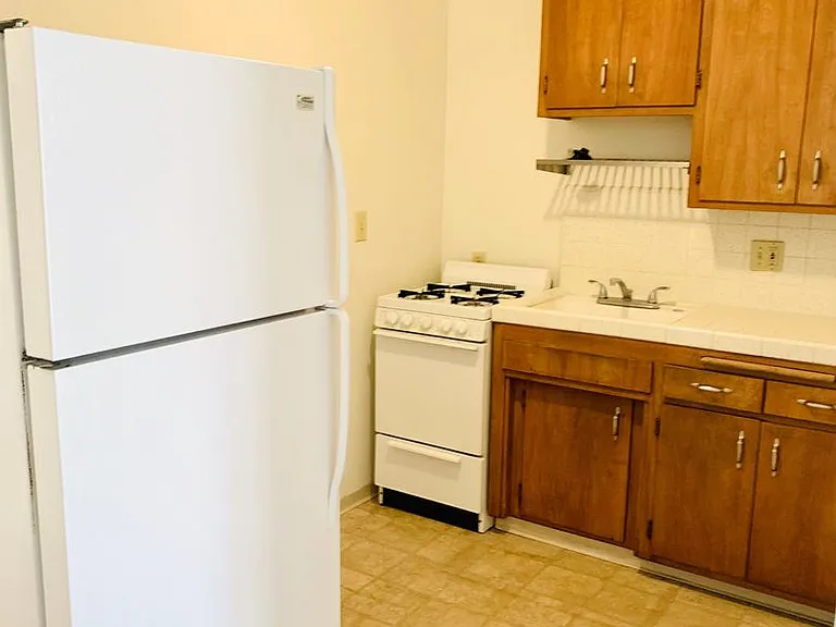 Live in Mission Beach Right by the Water! 2BD/1BA Top Floor Apartment w/ Parking! Only $2,895/mo — Photo 6
