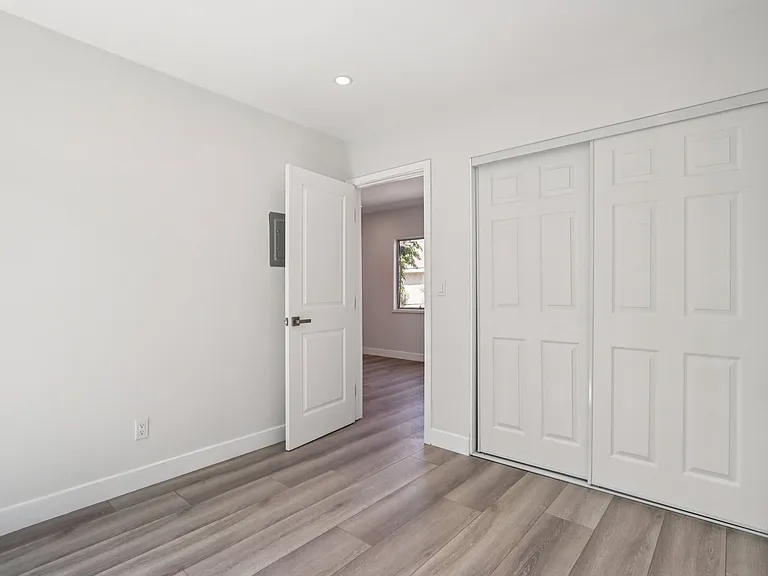 11032 Scoville Ave — Photo 6